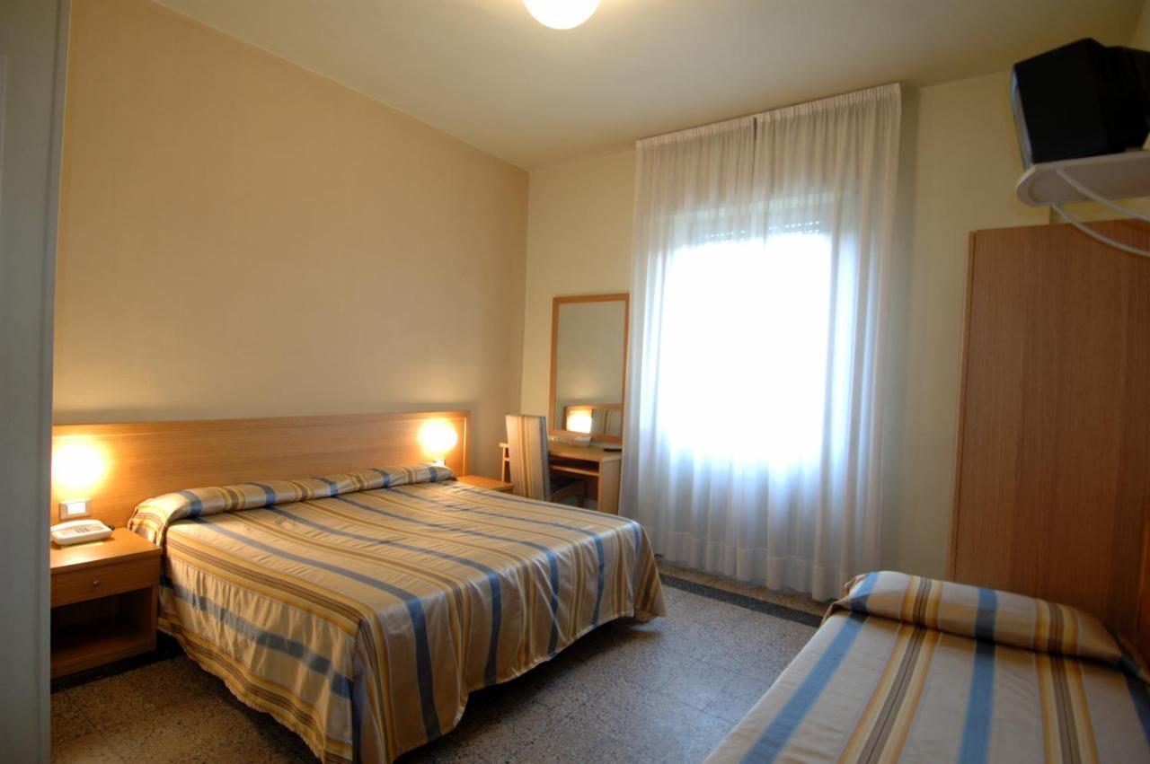 Hotel Moderno Pisa Værelse billede