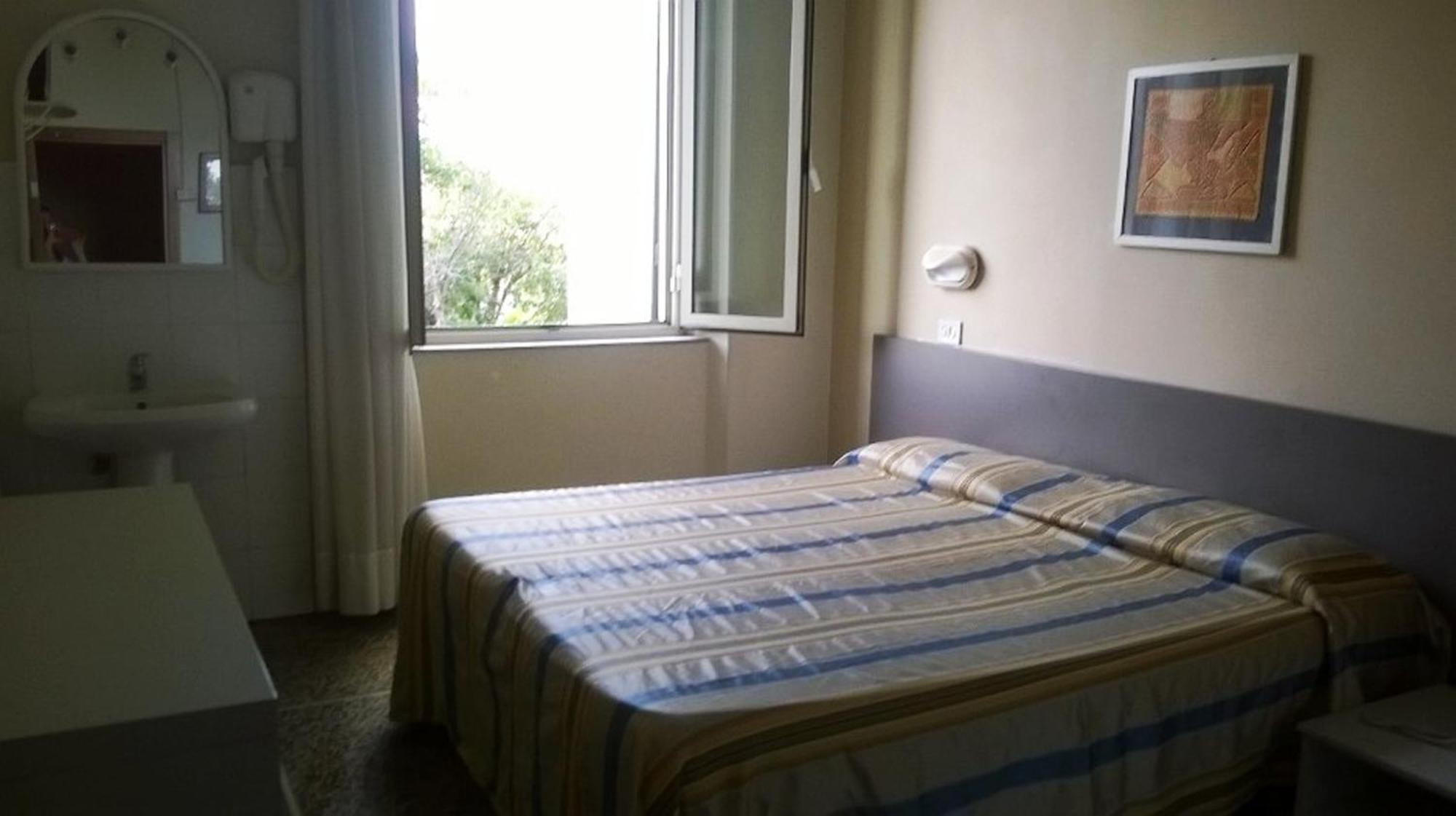 Hotel Moderno Pisa Værelse billede