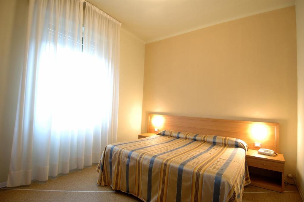 Hotel Moderno Pisa Værelse billede