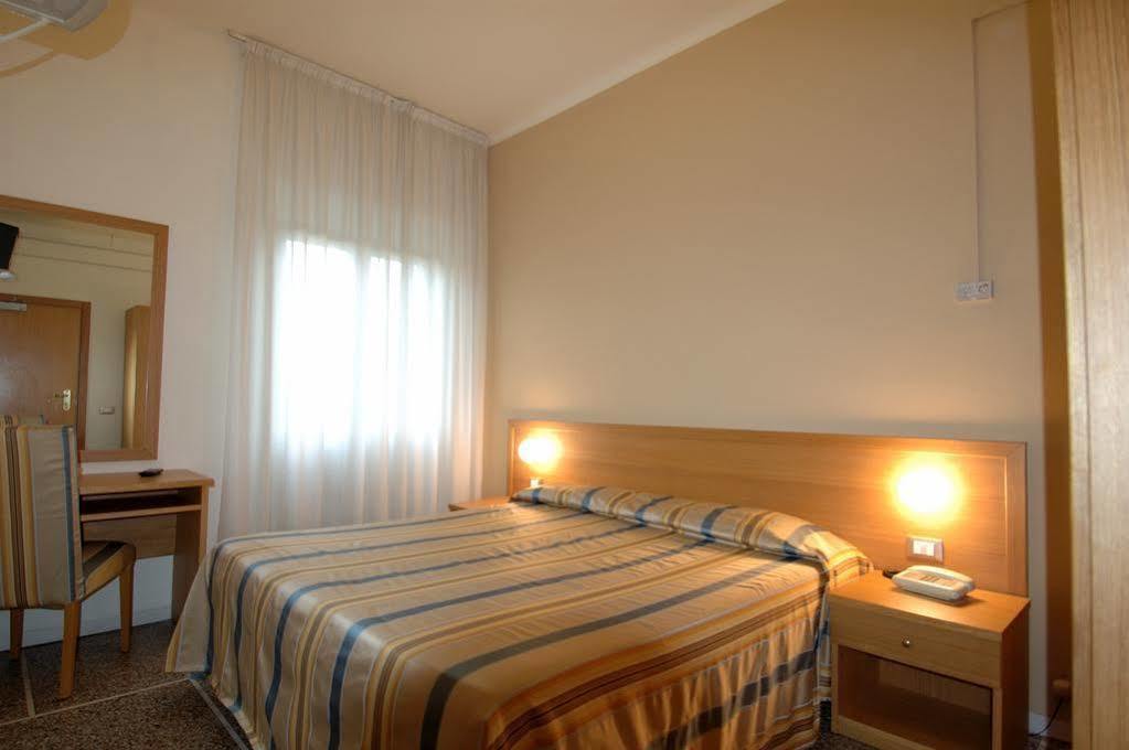 Hotel Moderno Pisa Eksteriør billede
