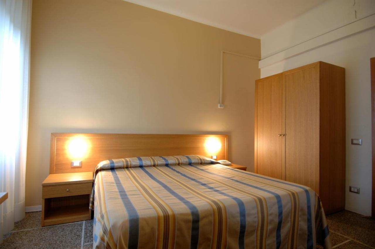 Hotel Moderno Pisa Værelse billede